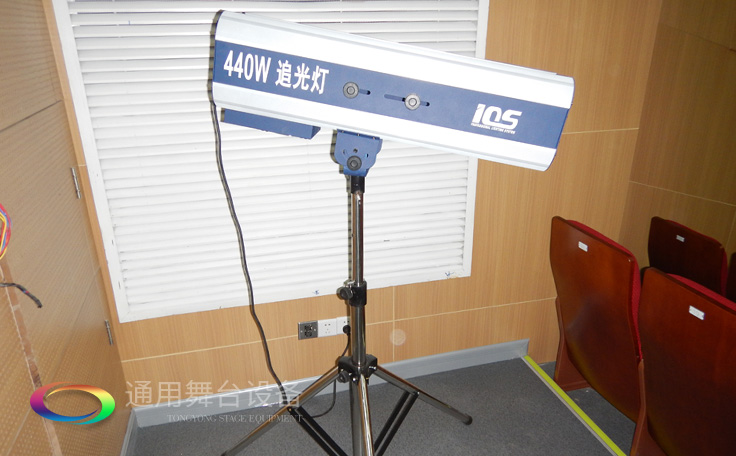 十余年銳意攀登，奮發圖強！舞臺幕布、機械等一站式選購供應商，舞臺機械、音響、燈光工程設計施工承包壹級資質——通用舞臺