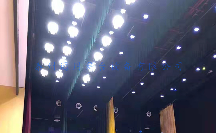 舞臺(tái)機(jī)械核心——舞臺(tái)吊桿！采用蝸輪蝸桿減速系統(tǒng)，磨擦系數(shù)小，傳動(dòng)效率高！