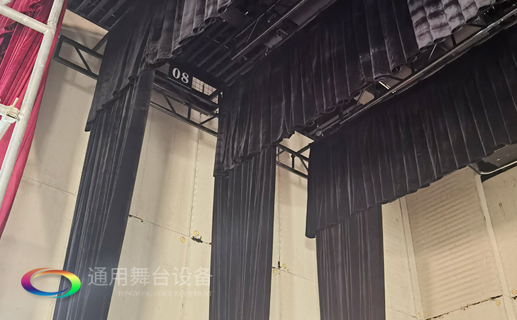 設置在舞臺上空，以金屬排架懸掛燈具的設備——燈光吊架Side lighting ladder通用舞臺吊桿