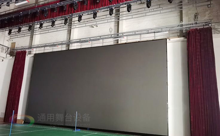 廣州黃花崗禮堂選擇通用舞臺！禮堂幕布、舞臺吊桿、舞臺燈光項目圓滿竣工！