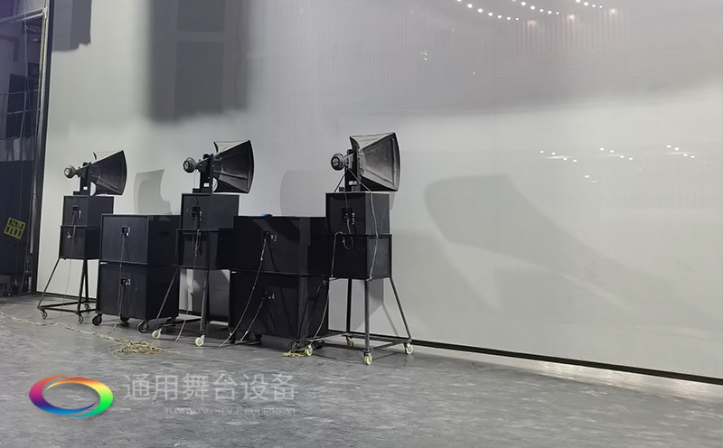 通用舞臺承建：南京曉莊學(xué)院報告廳舞臺項目（舞臺音響、舞臺燈光吊桿、幕布...）