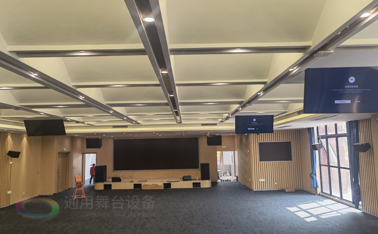 科技賦能，匠心筑造 通用舞臺(tái)吊桿承建南京某學(xué)院報(bào)告廳即將圓滿交付，打造現(xiàn)代化多功能學(xué)術(shù)殿堂
